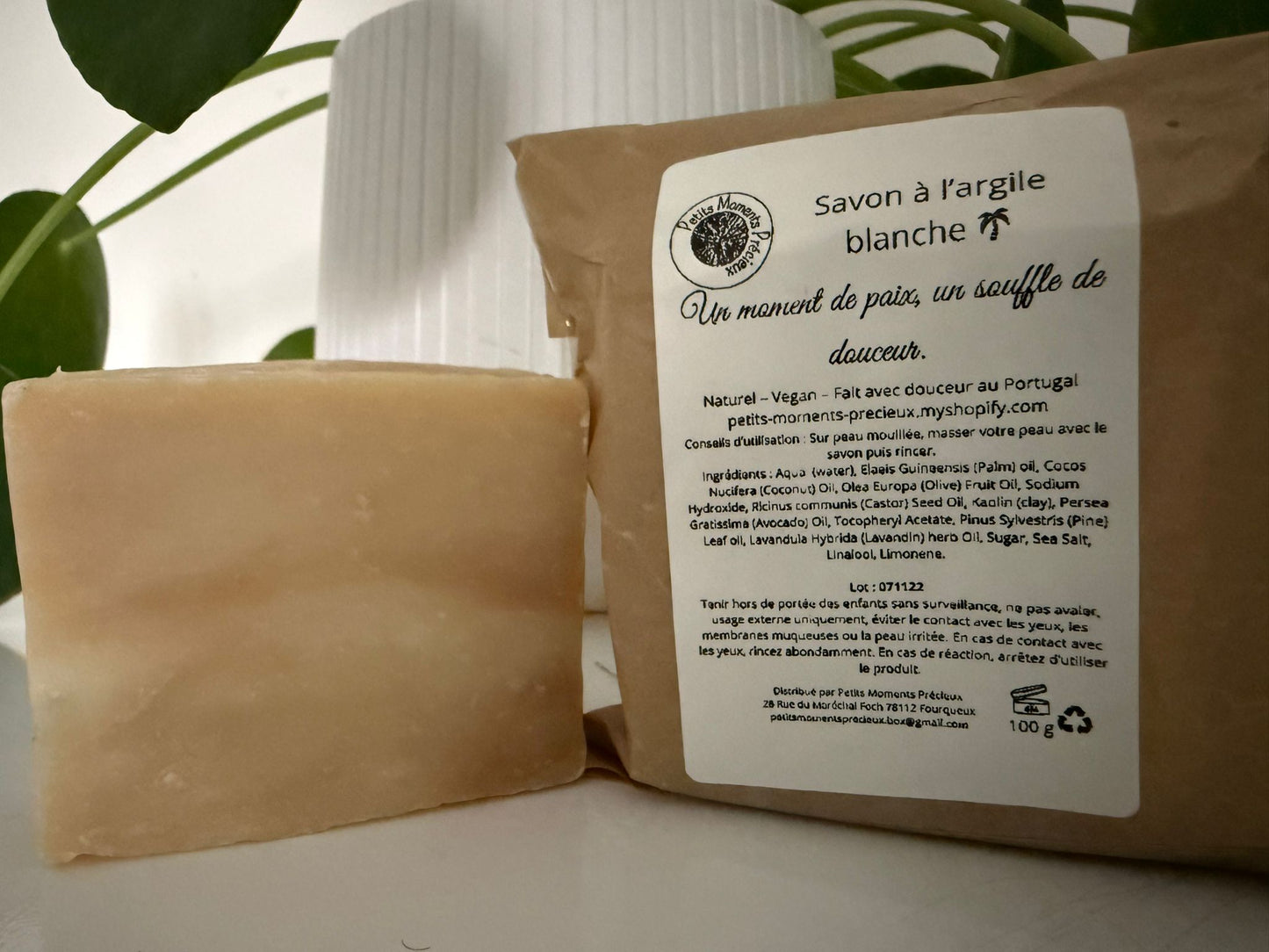 Savon solide fait main à l'argile blanche