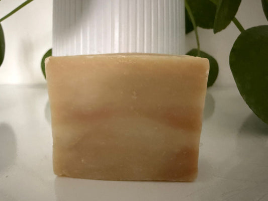 Savon solide fait main à l'argile blanche